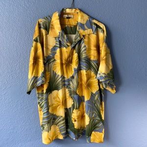Tommy Bahama Hibiscus camp shirt. Size L